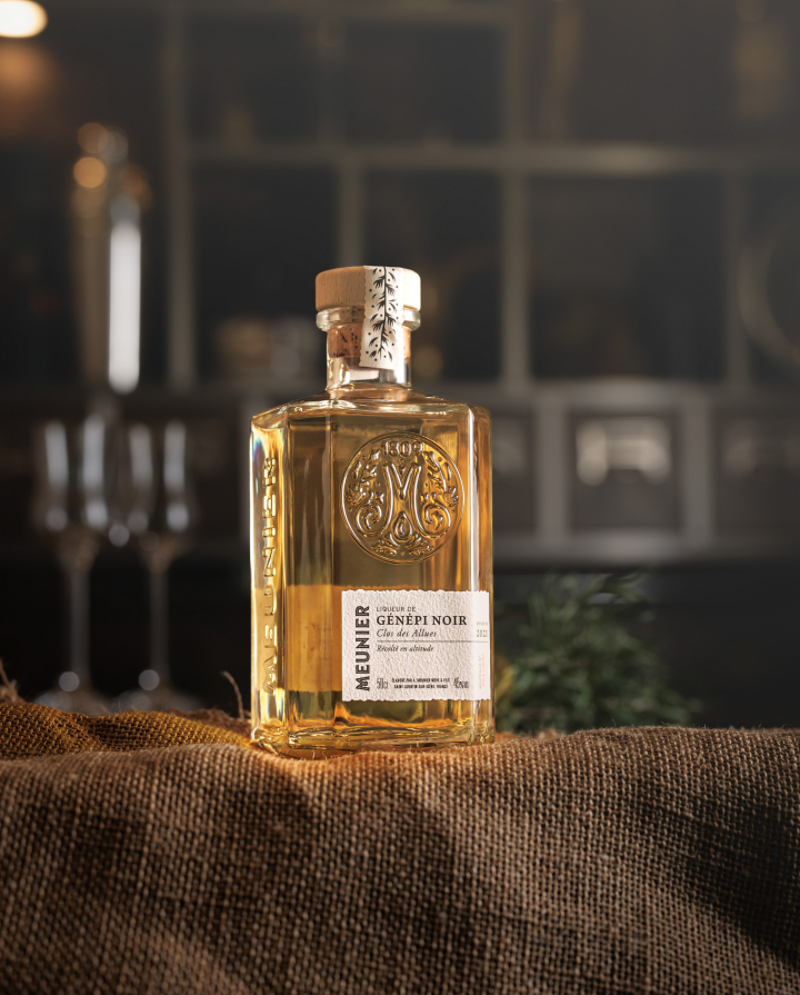 Génépi Noir | Meunier : Craft distillery of genepi, gin and herbal